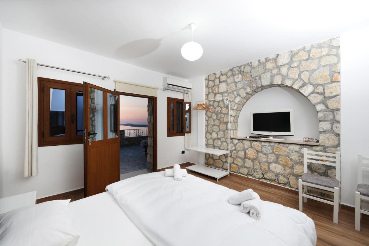 Dena Vlore