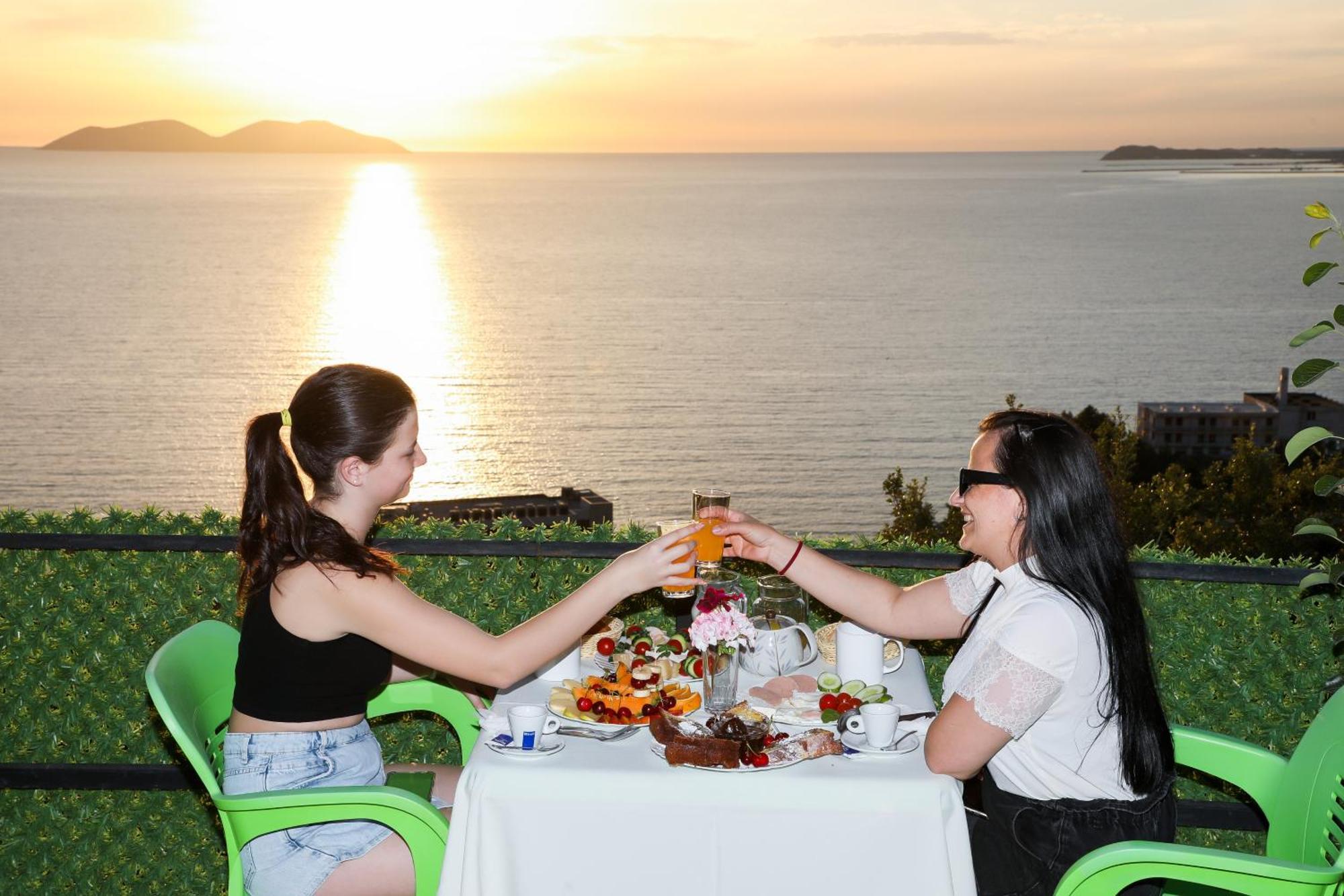 Dena * Vlorë